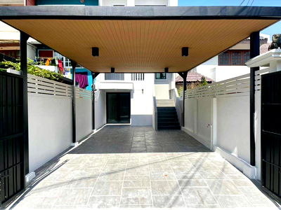 ทาวน์โฮม นนทบุรี : ขายทาวน์เฮ้าส์ จอดรถได้ 2 คัน บ้านพร้อมอยู่ ใกล้แยกสามัคคี 