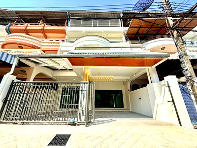 Houses for rent Naradhiwas Rajanagarindra Road :  Mu Baan Navin | Renovated 4 Bedroom Townhouse For Rent - BR49077TH