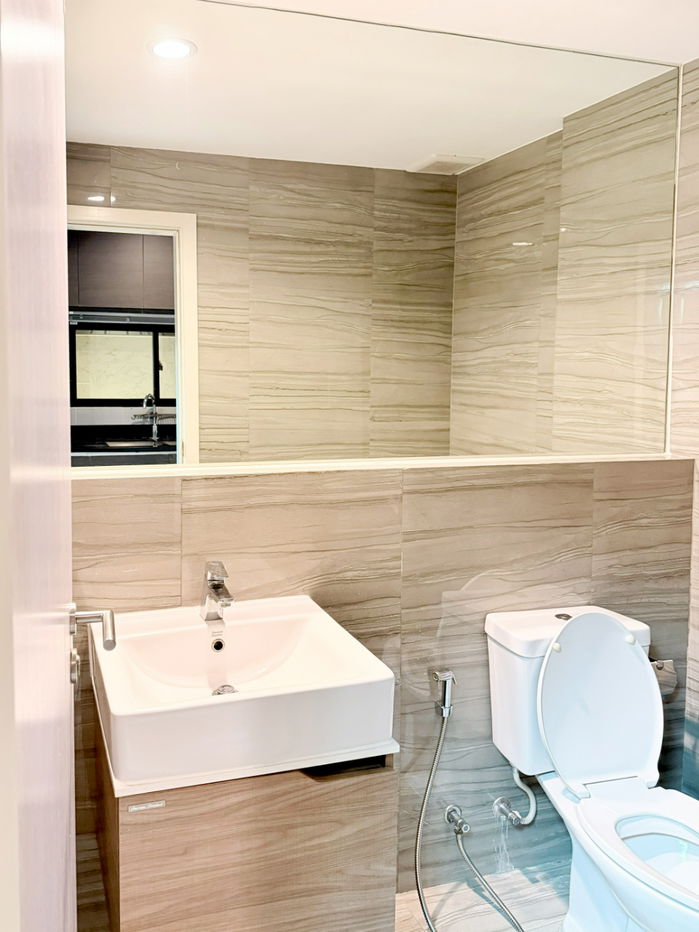 รูป ทาวน์โฮม มี Double Volume โปร่ง โล่ง เฟอร์นิเจอร์ครบ พร้อมให้เข้าอยู่ทันที ใกล้โรงเรียนนานาชาติ เวลลิงตัน 🏫 - รูปที่ 8/18