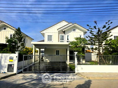 Houses for rent Samut Prakarn : 3-BR House at Villaggio 2 Srinakarin-Bangna in Bang Kaeo (ID 2638389)