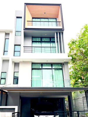 ทาวน์โฮมให้เช่า : ทาวน์โฮม มี Double Volume โปร่ง โล่ง เฟอร์นิเจอร์ครบ พร้อมให้เข้าอยู่ทันที ใกล้โรงเรียนนานาชาติ เวลลิงตัน 🏫