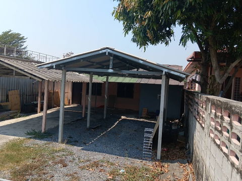 ที่ดิน มีบ้านติด 100ตารางวา หลังบ้านปลูกผัก ปลูกต้นไม้ได้ 