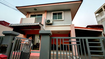 Houses for rent St. Andrews International School Bangkok : 🚗 Detached House on 40 Sq.Wa Near BTS | Parking for 4 Cars | Easy Access!