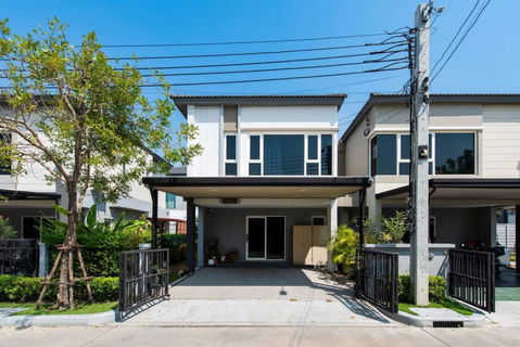 รูปภาพ Twin house for rent Grande Pleno Mega Bangna 36.20 sqw 3 bed 3 bath Beautiful house ready to move in. Great location in the Mega Bangna area