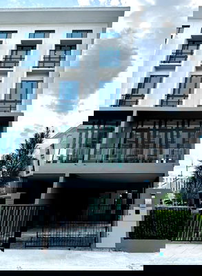 เช่าทาวน์โฮม ถนนรัชดาภิเษก : ให้ เช่า ทาวน์โฮม PATIO Ratchayothin (พาทิโอ รัชโยธิน) 267 ตรม. 3 นอน 5 น้ำ 4 ชั้น (หลังมุม)