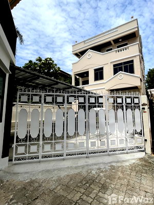 Houses for rent Bangkok : 5 Bedroom House for rent in Khlong Toei, Bangkok  1021842