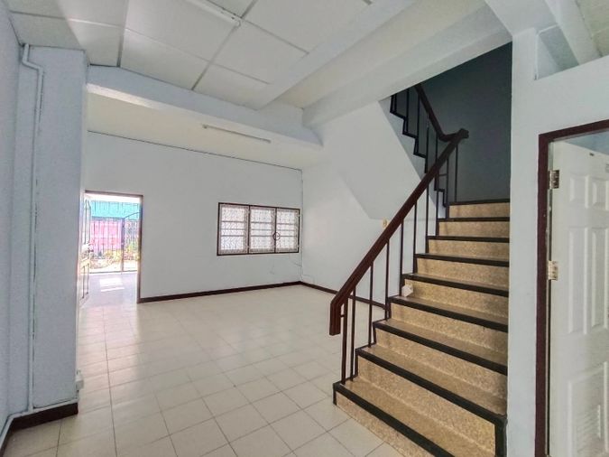 ขายทาวน์โฮม 4 ห้องนอน 200 ตร.ม. 21.9 ตร.ว. หมู่บ้านรินทร์ทอง รามคำแหง 190