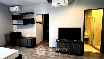 Condos for rent Ratchaprarop Road : 1-BR Condo at Ideo Mobi Rangnam near ARL Ratchaprarop (ID 2338879)