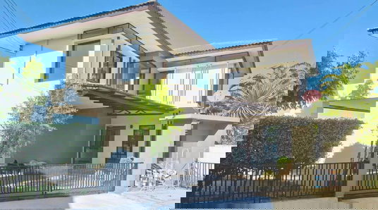 House for sale in Ploenchit Collina project,Sankamphaeng,Chiang Mai.🏷️3.8 millionbaht 77 sq.wah land area,3 bedrooms,1 multipurpose room,3 bathrooms.