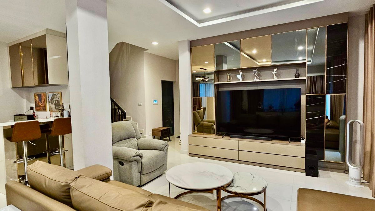 รูป ขายบ้านเดี่ยว 2 ชั้น Bangkok Boulevard พระราม 9 บ้านหรูสภาพเยี่ยม ตกแต่งคลาสสิก Built-in ครบ พร้อมเข้าอยู่ ทำเลศักยภาพกรุงเทพกรีฑาตัดใหม่ - รูปที่ 7/18