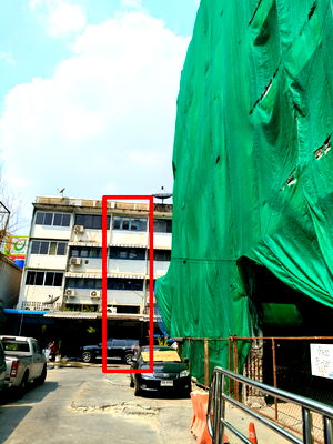 Shophouses for rent Rajabhat Thonburi University : Shop house for rent near MRT Charan 13, 200 meters away.