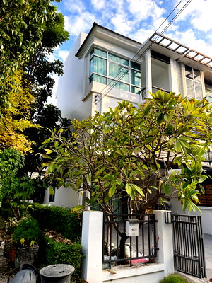 Townhouses for rent Airport Link Ban Thap Chang  : [For Rent] 3-Storey Corner Townhome Fully Furnished📍The Metro Rama 9 | Near Motorway M7 & M9 | Close to Suvarnabhumi Airport 🐶Pet Friendly 🐱