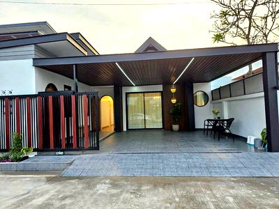 Houses for sale Chonburi : Single house for sale in Pattaya, Soi Siam Country Club. Newly renovated and move in Ready