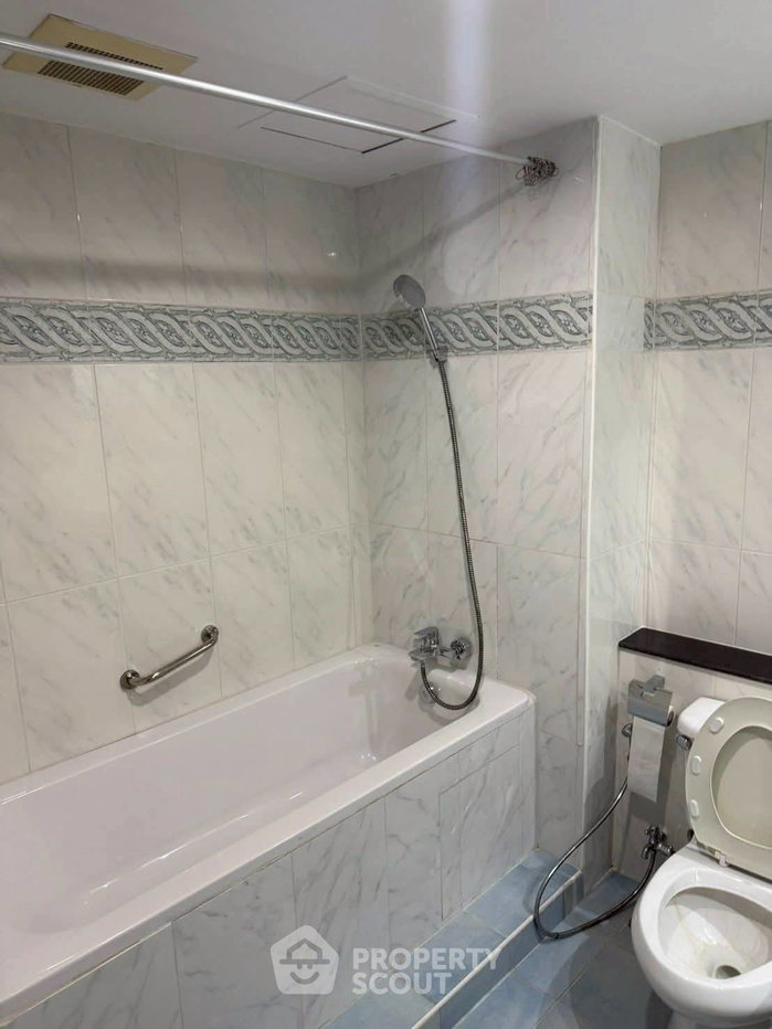 picture 2-BR Condo at Asoke Place near MRT Sukhumvit (ID 2643184) - 10/10