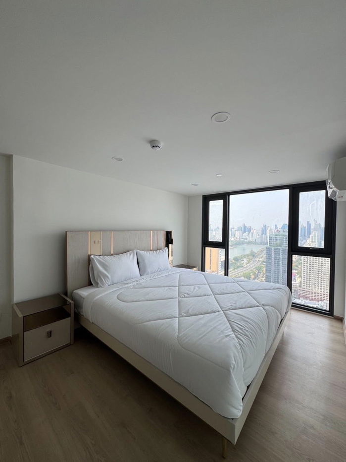 รูป ให้เช่า ไลฟ์ พระราม4-อโศก ห้อง Duplex 2นอน เครื่องใช้ไฟฟ้าครบ วิวเมืองโล่ง ล้างแอร์ฟรีทุก6เดือน【Line: Yosita828】 - รูปที่ 2/8