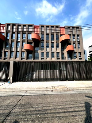 โฮมออฟฟิศให้เช่า : [Home Office] 3.5 ชั้น Double Volume 6 ม. พร้อมลิฟท์ส่วนตัว โครงการ BRITTON ลาดพร้าว 41📍ใกล้ MRT สายสีเหลือง 