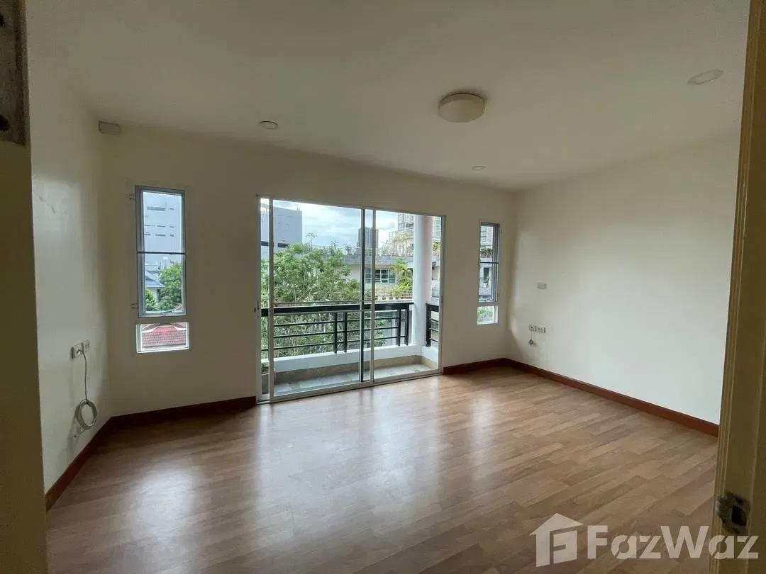 รูป ทาวน์เฮ้าส์ให้เช่า 12 ห้องนอน ในโครงการ ลุมพินี เพลส รัชดา-พระราม 3 6041488 - รูปที่ 13/20