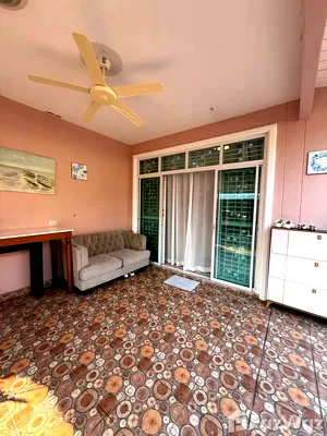 Townhouses for sale Nong Prue, Chonburi : 2 Bedroom Townhouse for sale in Nong Prue, Chon Buri  6040475