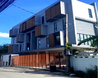 เช่าโฮมออฟฟิศ ถนนรัชดาภิเษก : ให้เช่าอาคาร / Home Office 4 ชั้น ตกแต่งใหม่ ซอยรัชดาภิเษก 32 หรือ ซอยลาดพร้าว 23 / แอร์ 5 เครื่อง จอดรถได้ 4-6 คัน เหมาะเป็น Home Office