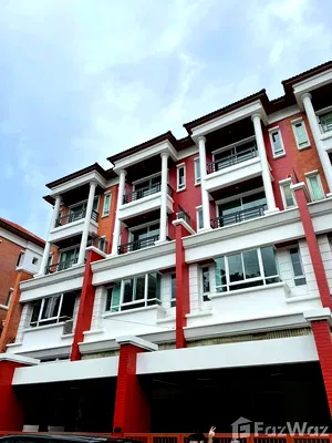 ทาวน์โฮม เขตยานนาวา : ขาย ทาวน์เฮ้าส์ 12 ห้องนอน ในโครงการ ลุมพินี เพลส รัชดา-พระราม 3 6041488