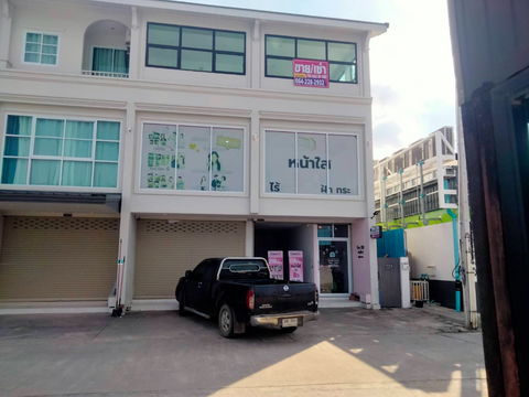 ขายตึกแถว 2 คูหา ทำเลดี เดินทางสะดวกสบาย