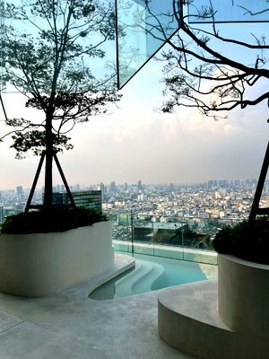 Condos for rent : for fent : Life Asoke Rama 9 viewing please add line: 0654519256