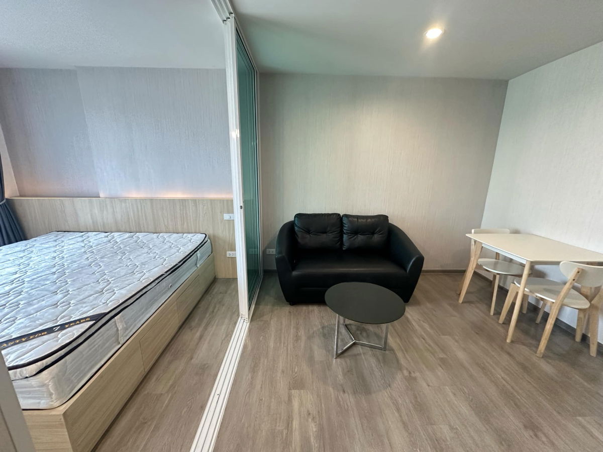 picture  REACH Phahon Yothin 52                      . - 9/14