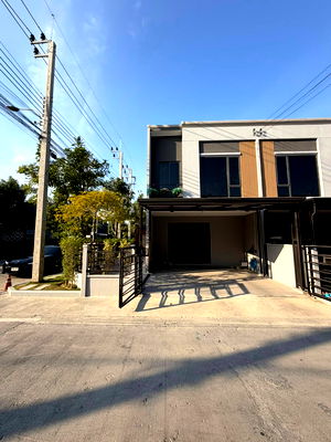 Townhouses for rent Samut Prakarn : RS5032 Townhome for Rent, Corner Unit, Pleno Sukhumvit-Bangna 2, Pet-Friendly, Near Mega Bangna