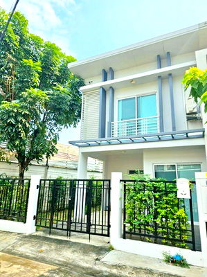 เช่าทาวน์โฮม เซ็นทรัล พลาซ่า เวสต์เกต : ตลาดพระราม 5 500 ม. วัดสิงห์ บนถนนนครอินทร์ ทาวน์โฮมให้เช่า 2 ชั้น 3 นอน 2 น้ำ ใและถนนนครอินทร์ 25 ตร.วา. 200 ตร.ม หลังริม ราชพฤกษ์