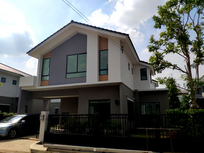 ขายบ้านเดี่ยว : บ้านเดี่ยว Type ใหญ่สุดของโครงการ (มีเพียง 6 หลังเท่านั้น) 6.79 ลบ