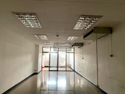 Office for sale Sukhumvit Road : For Sale Office , Supalai Place Sukhumvit 39 , BTS-Phrom Phong , Khlong Tan Nuea , Watthana , Bangkok , CX-88620 ✅ Live chat with us ADD LINE @connexproperty ✅