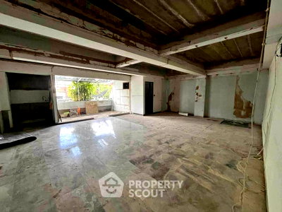 Condos for sale 700 Year Sports Arena Chiang Mai : 2-BR Srithana Condominium Near Chiang Mai University (ID 2646006)