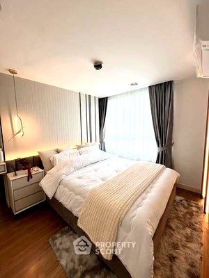 Condos for rent Din Daeng : 2-BR Condo at The Kris Ratchada 17 near MRT Sutthisan (ID 2646222)