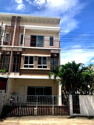 Townhouses for sale วิทยาลัยดุสิตธานี : For Sale Townhouse/Townhome  , Villette City Pattanakarn 38 , wide frontage , MRT-Kelantan , Suan Luang , Suan Luang , Bangkok , CX-124153 ✅ Live chat with us ADD LINE @connexproperty ✅