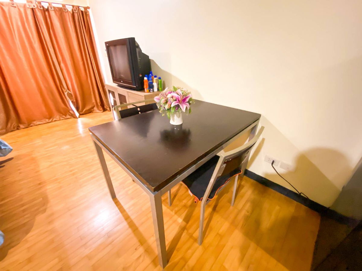 รูป ✨ สีลมในมุมที่คุณไม่เคยเห็น The Oasis Silom อยู่ใจกลาง Hub ของกินและคาเฟ่ แต่ในห้องกลับเงียบกริบเหมือนเปิดโหมดตัดเสียง 💕 - รูปที่ 7/14