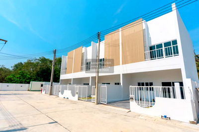 ทาวน์โฮม นครปฐม : ขายทาวน์เฮ้าส์/ทาวน์โฮม  อา - เล็ก โฮม หน้ากว้าง หนองปากโลง เมืองนครปฐม นครปฐม CX-133911 ✅ ทักไลน์ @connexproperty ตอบทันที ทีมงานมืออาชีพ ✅