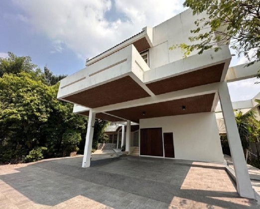 รูป  ให้เช่าบ้านเดี่ยว 2 ชั้น ซอยปรีดีพนมยงค์ / สุขุมวิท 71 /จอดรถ 15 คัน / อยู่อาศัย Home Office จดบริษัทได้ หรือ ทำธุรกิจร้านกาแฟได้ เหมาะหลากหลายธุรกิจ - รูปที่ 5/17