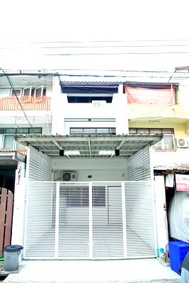 เช่าทาวน์โฮม ถนนนาคนิวาส : ลาดพร้าว 107-111 รพ.เวชธานี MRTบางกะปิ 500ม. ให้เช่าทาวน์เฮาส์ 3 ชั้น 3นอน 2 น้ำ ใกล้เดอะมอลล์บางกะปิ 800 ม. 18 ตร.วา. 220 ตร.ม.