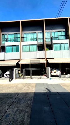 Townhouses for sale Ladkrabang Road Road : For Sale Townhouse/Townhome  , Baan Klang Muang The Edition Rama 9-Pattanakarn , Prawet , Prawet , Bangkok , CX-118420 ✅ Live chat with us ADD LINE @connexproperty ✅