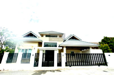 Houses for sale Bang Lamung Chonburi : For Sale House , Baan Sirisa 16 , corner unit , wide frontage , Nong Prue , Bang Lamung , Chon Buri , CX-121555 ✅ Live chat with us ADD LINE @connexproperty ✅