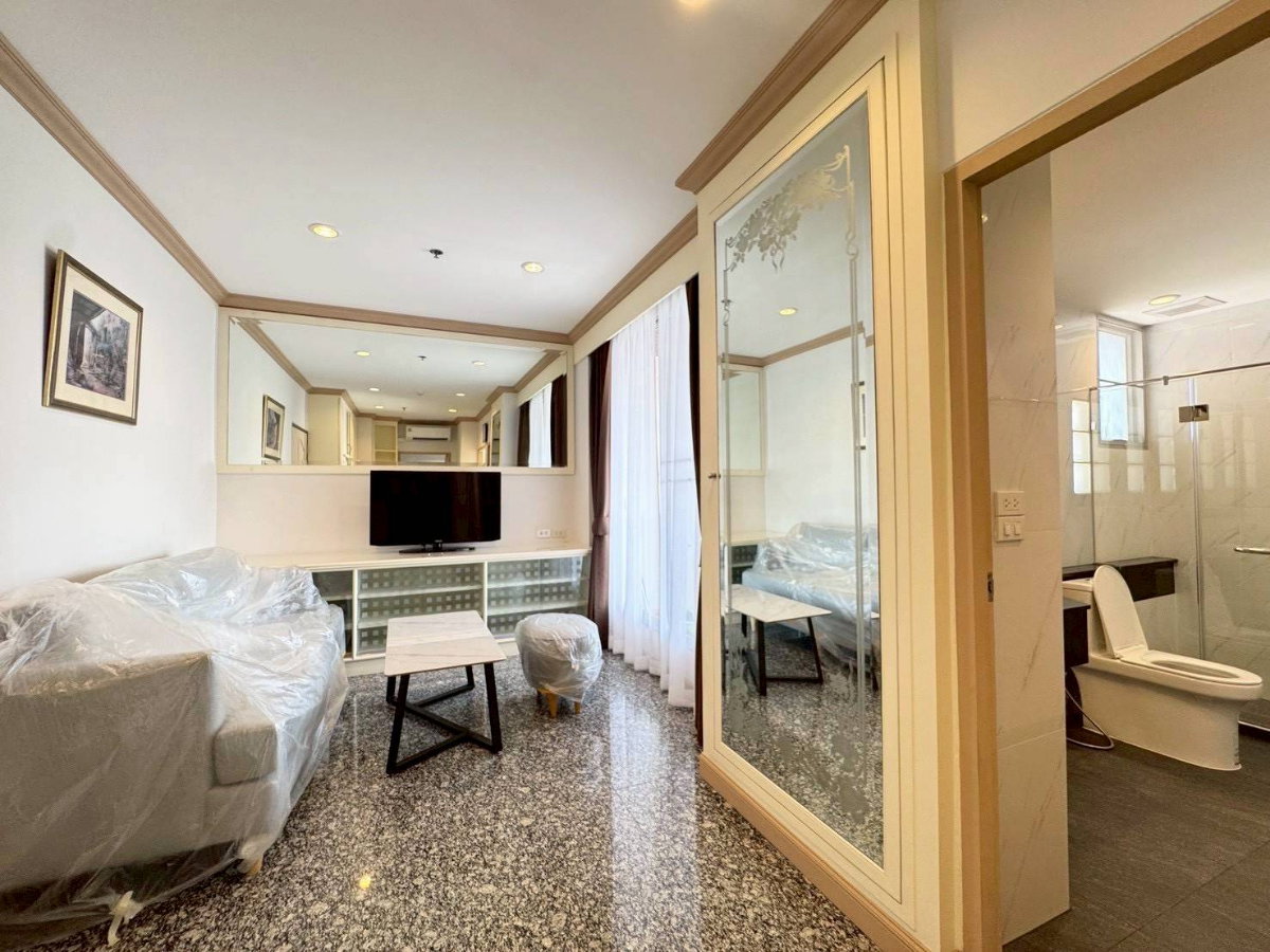 รูป ขายคอนโดใกล้ BTS พญาไท รีโนเวทใหม่ใช้วัสดุอย่างดี ห้องใหญ่ 50 ตร.ม. 2 ห้องนอน 1 ห้องน้ำ ขายเพียง 5.2 ลบ. ( ต่อรองได้ ) - รูปที่ 1/20