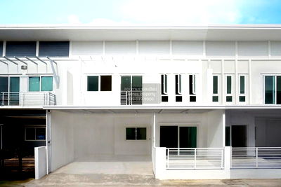 Townhouses for sale Central Plaza Westgate : For Sale Townhouse/Townhome  , Baan Lapawan Central Westgate-Bangyai , wide frontage , newly renovated , Bang Mae Nang , Bang Yai , Nonthaburi , CX-133584 ✅ Live chat with us ADD LINE @connexproperty ✅