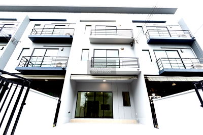 ขายทาวน์โฮม : ขายทาวน์เฮ้าส์/ทาวน์โฮม  บ้านกลางเมือง พระราม 9 - อ่อนนุช ประเวศ เขต ประเวศ กรุงเทพ CX-142325 ✅ ทักไลน์ @connexproperty ตอบทันที ทีมงานมืออาชีพ ✅