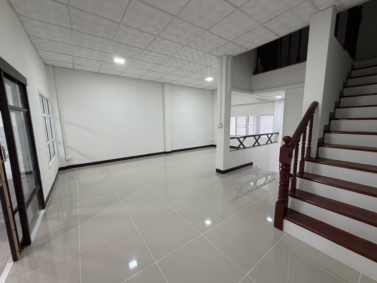 🏠 ขายทาวน์โฮม 3 ชั้น รีโนเวทใหม่ทั้งหลัง! หน้ากว้าง 6 เมตร หมู่บ้านกรีนเฮาส์ (สรณคมณ์ ซอย 9) | ดอนเมือง-สรงประภา | 4.5 ล้าน ✨