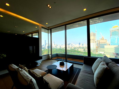 คอนโดให้เช่า : Saladaeng One 2 ห้องนอน ห้องมุม แต่งครบ วิวสวน