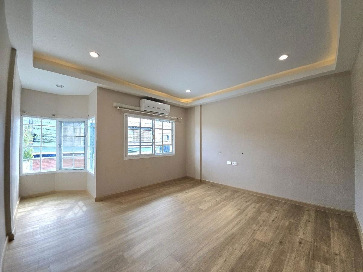 รูป 🏡✨ ให้เช่า ทาวน์โฮม 2 หลังติดกัน – ลาดพร้าววังหิน 82  📍 ทำเลดีมาก โซนวังหิน–โชคชัย 4 รายล้อมร้านอาหารดัง เดลิเวอรี่สะดวกสุด ๆ - รูปที่ 5/20