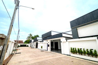 ขายบ้านเดี่ยว :  บ้านผ่อนตรง โครงการบ้านสร้างใหม่ พร้อมอยู่ มีเพียง 6 หลังเท่านั้น