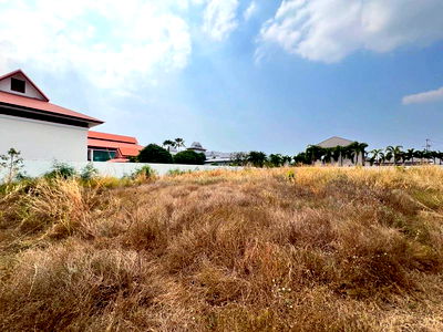 Land for sale Bang Lamung Chonburi : Land for sale in Pattaya, near Sak Nok Reservoir, Huai Yai, Bang Lamung, Chonburi.