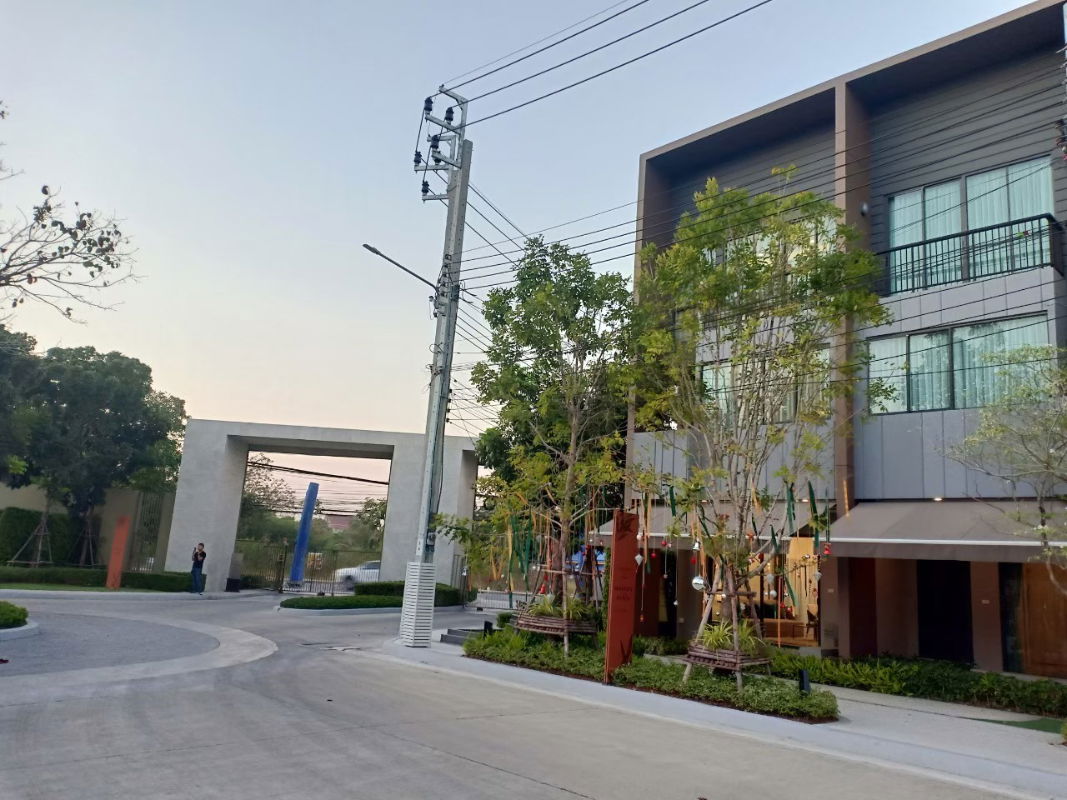 รูป ** ปล่อยเช่า ทาว์นโฮม ** หมู่บ้านกลางเมือง วัชรพล สุขาภิบาล 5 ราคาถูกที่สุดในย่านนี้ ราคาพิเศษ - รูปที่ 6/34