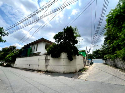 บ้านเดี่ยว บิ๊กซี เอ็กซ์ตร้า พระราม 4 : 💙💛บ้านเดี่ยวหรู ทำเลทอง 📍ปรีดีพนมยงค์ 42  ✨  ❤️มีห้องนอนล่างสำหรับผู้สูงอายุ